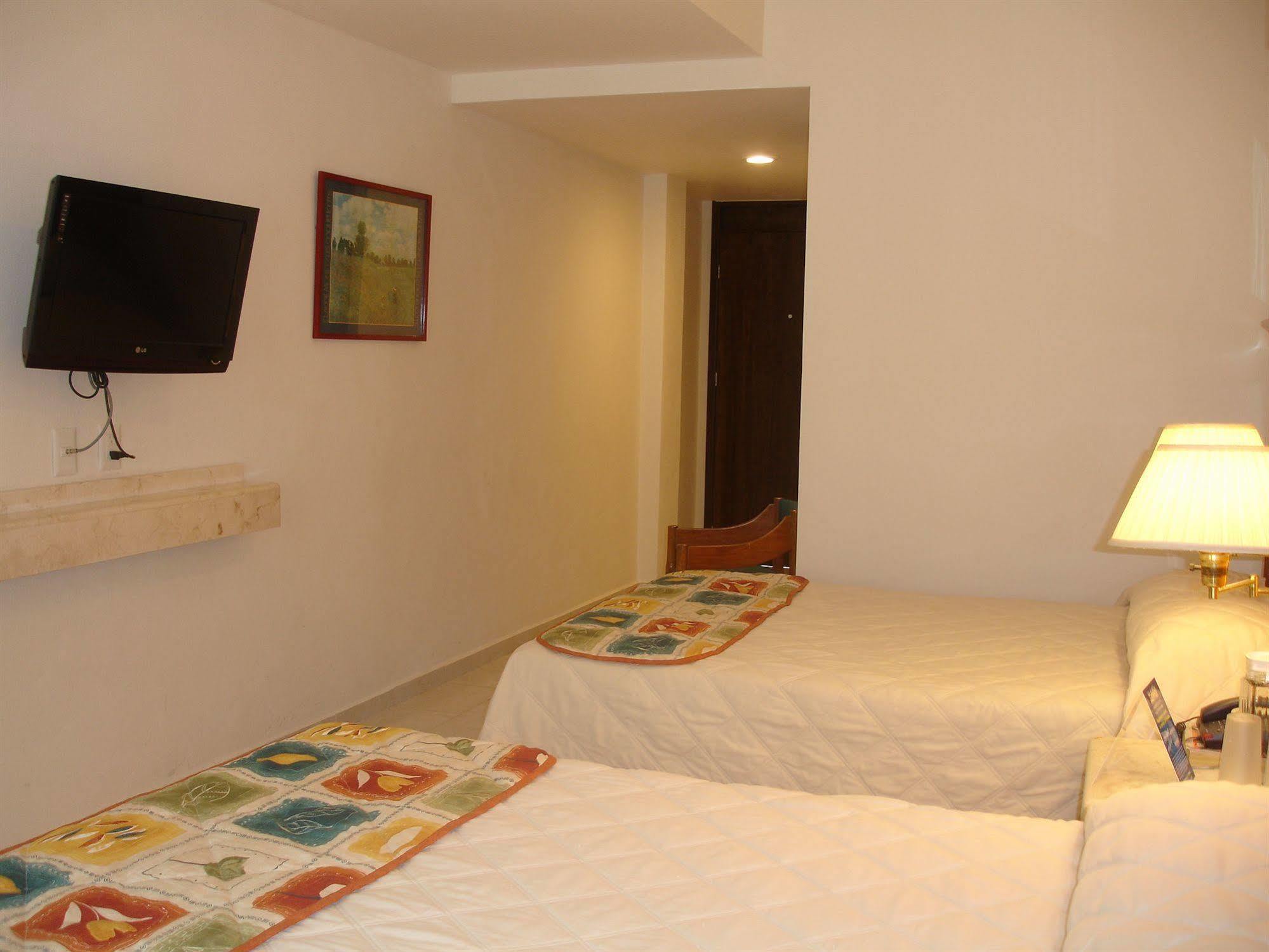 Hotel Y Suites Nader Cancun Exterior photo